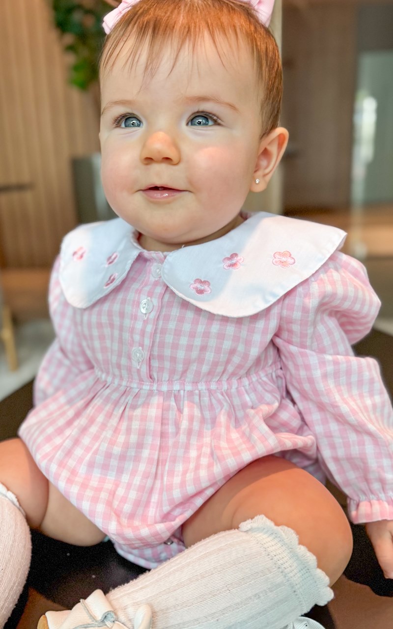 Romper Xadrez Rosa com Gola Princesa Bordada - Imagem 4