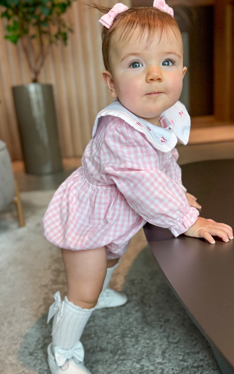 Romper Xadrez Rosa com Gola Princesa Bordada - Imagem 3