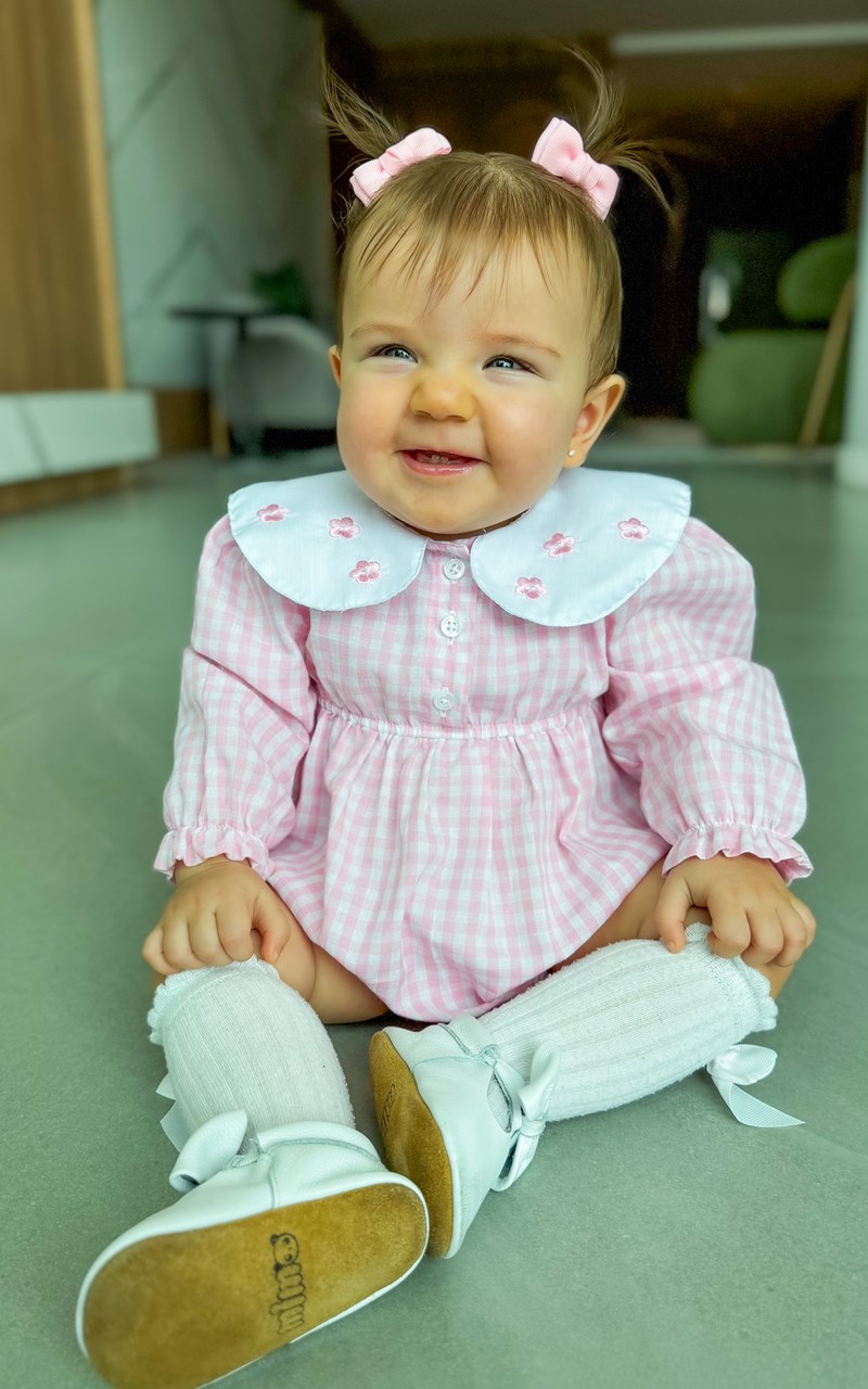 Romper Xadrez Rosa com Gola Princesa Bordada
