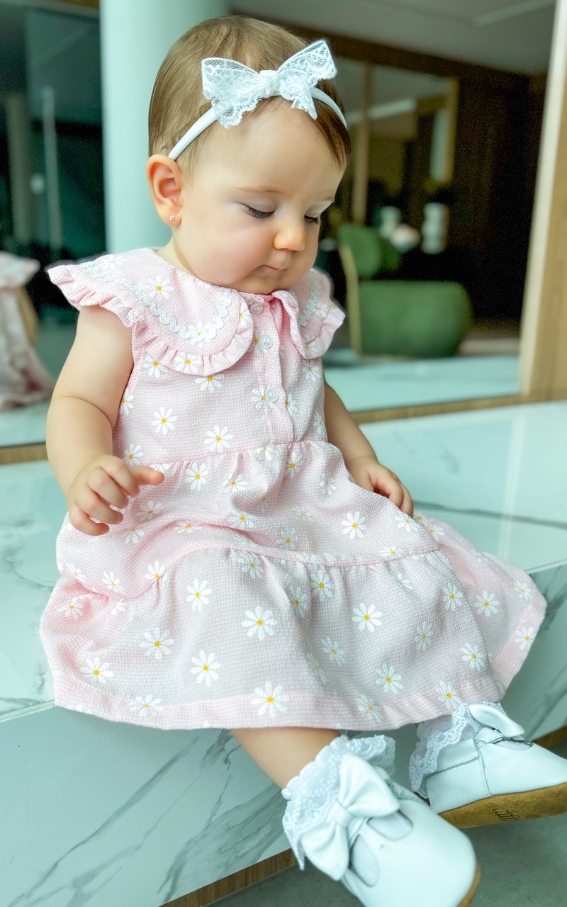 Vestido Rosa com Gola Princesa e Estampa Margaridas